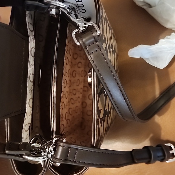 Guess Logo Crossbody/Handbag NWT - Picture 3 of 7